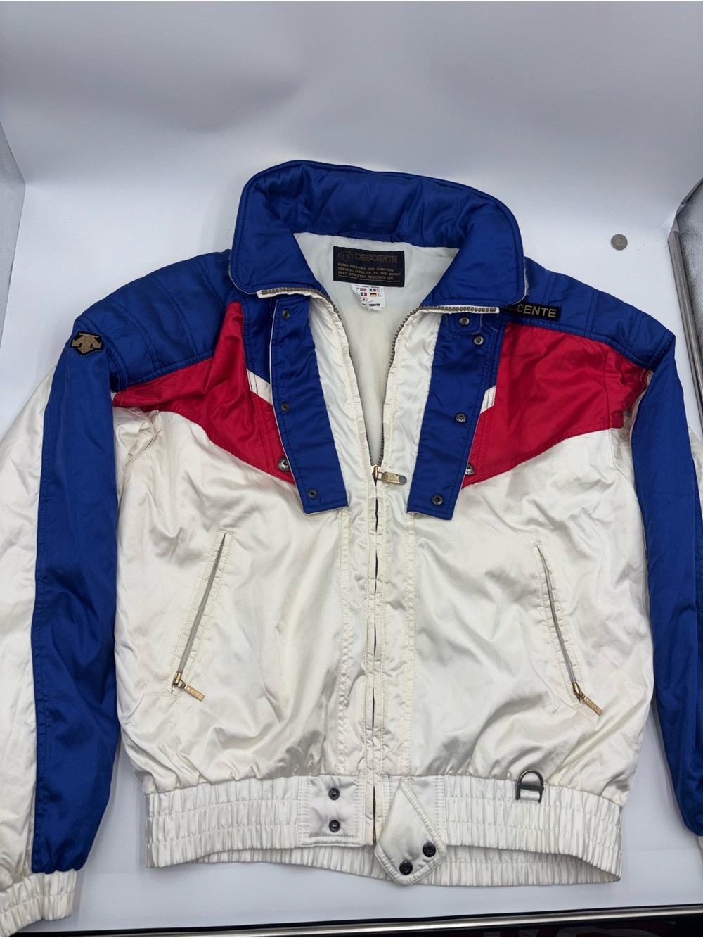 Vintage Men’s Descente White Cream Blue Red Winter Ski Jacket Size L